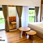 Valbona River 酒店 *